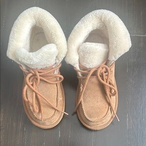 UGG Tan Kids Boots with Cream Fur Lining size 5 big kids